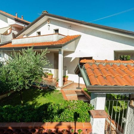 B&B Il Girasole Ortonovo Bagian luar foto