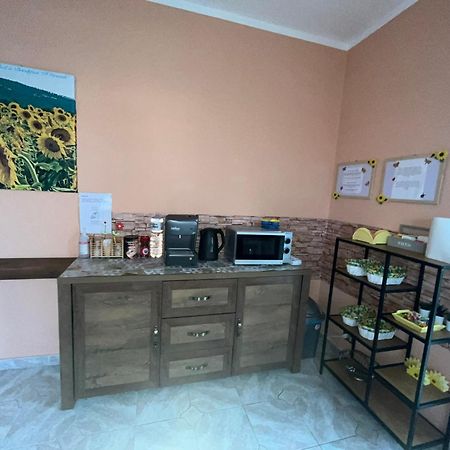 B&B Il Girasole Ortonovo Bagian luar foto