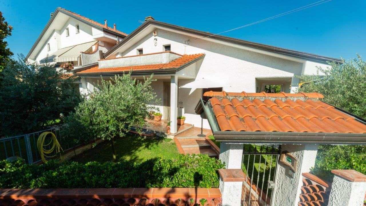 B&B Il Girasole Ortonovo Bagian luar foto