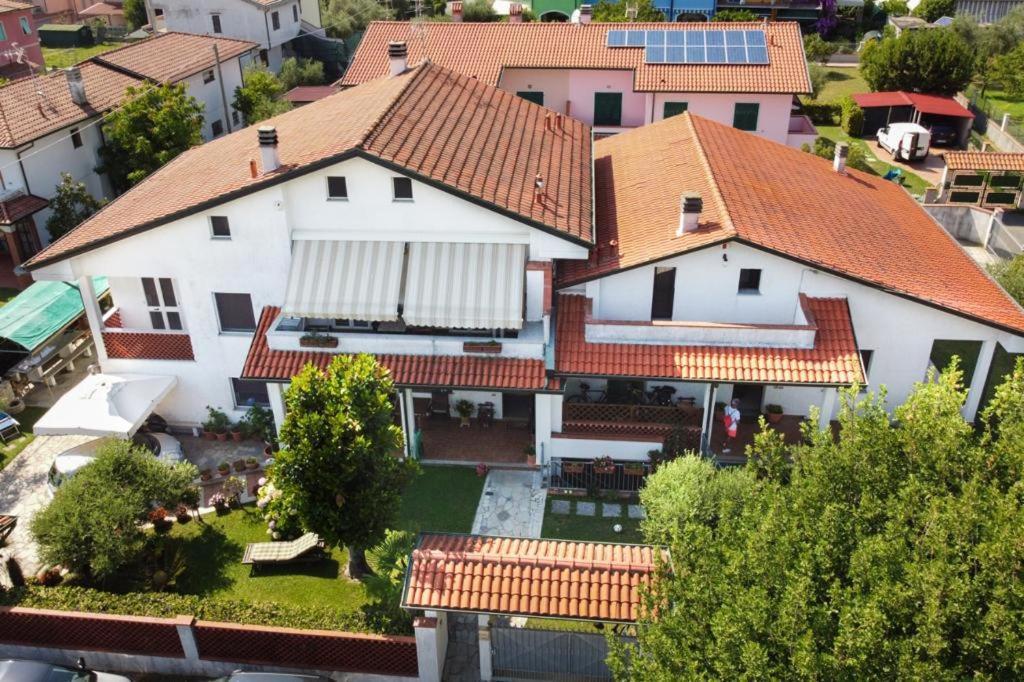 B&B Il Girasole Ortonovo Bagian luar foto