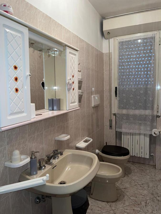 B&B Il Girasole Ortonovo Bagian luar foto