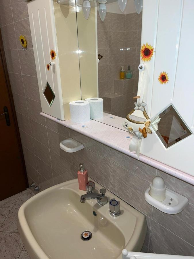 B&B Il Girasole Ortonovo Bagian luar foto