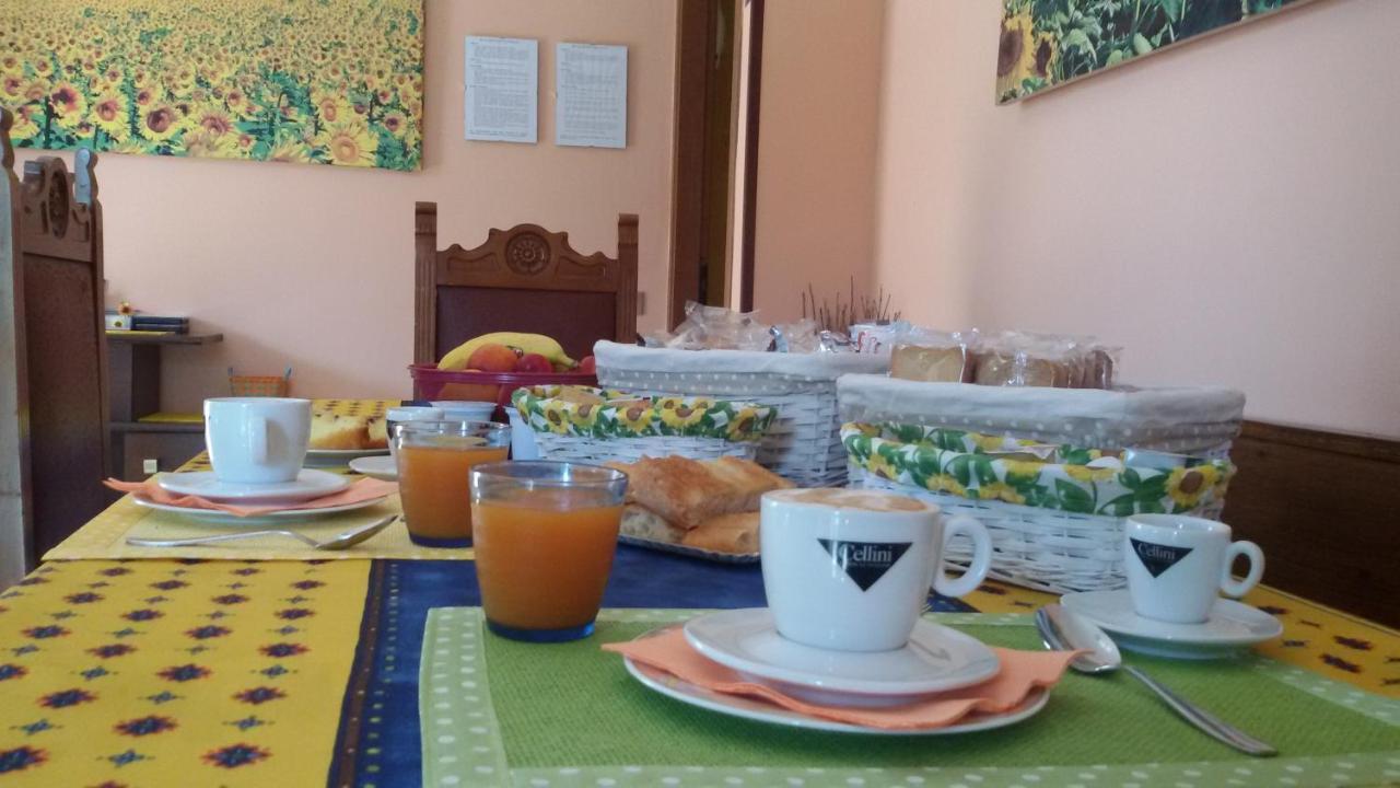 B&B Il Girasole Ortonovo Bagian luar foto