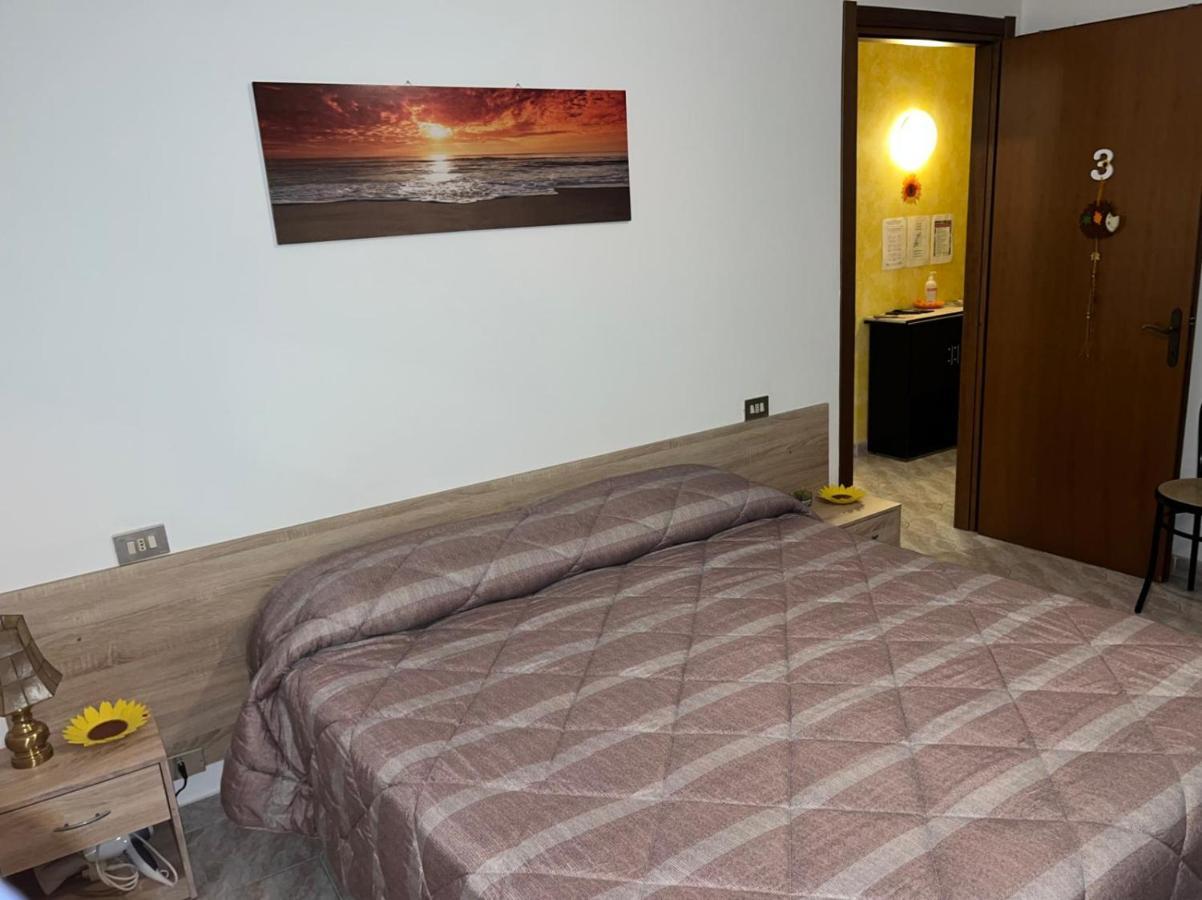 B&B Il Girasole Ortonovo Bagian luar foto