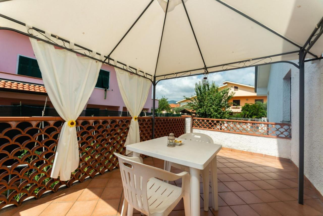 B&B Il Girasole Ortonovo Bagian luar foto