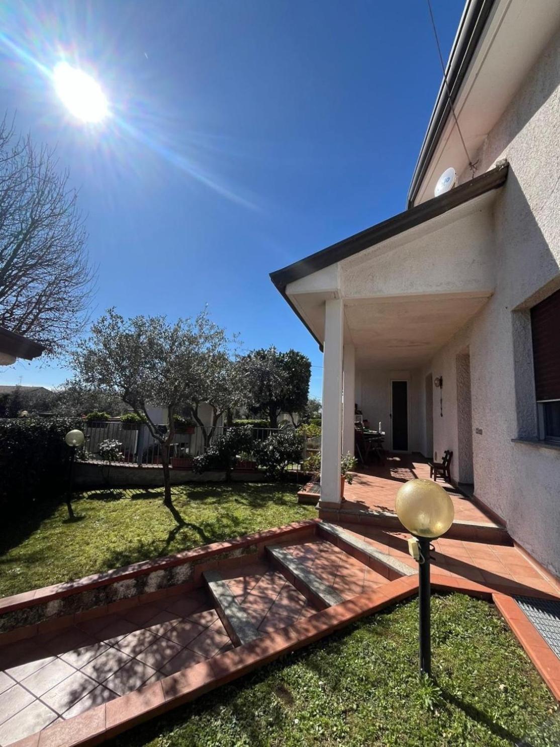 B&B Il Girasole Ortonovo Bagian luar foto