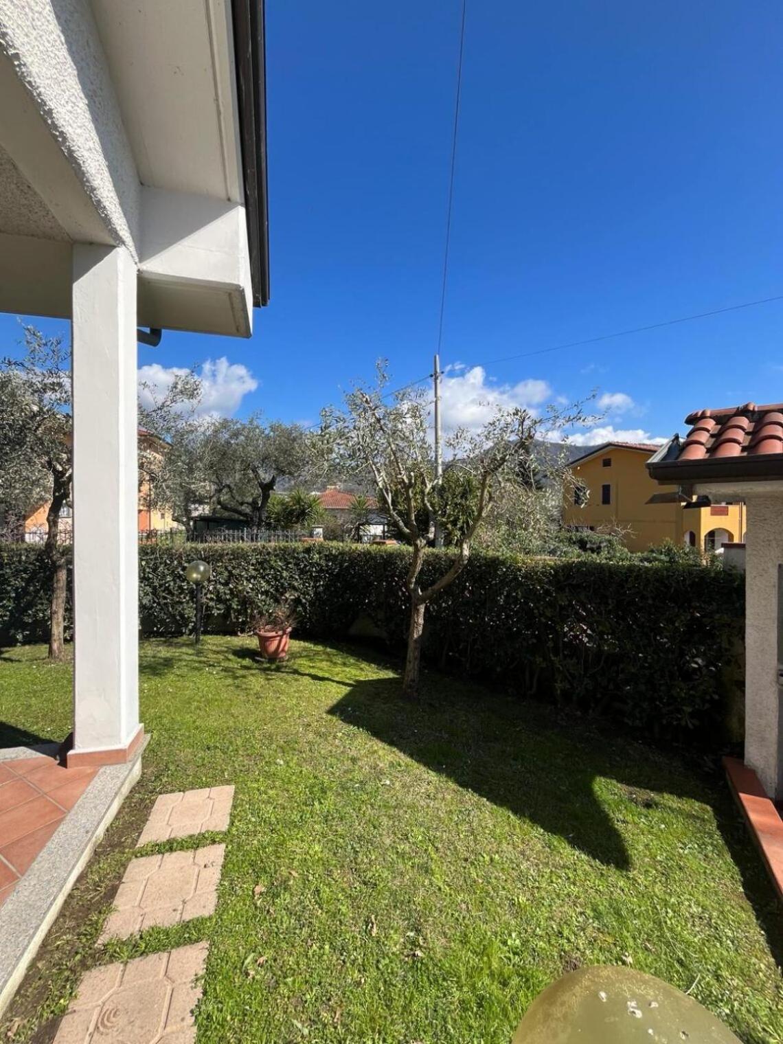 B&B Il Girasole Ortonovo Bagian luar foto