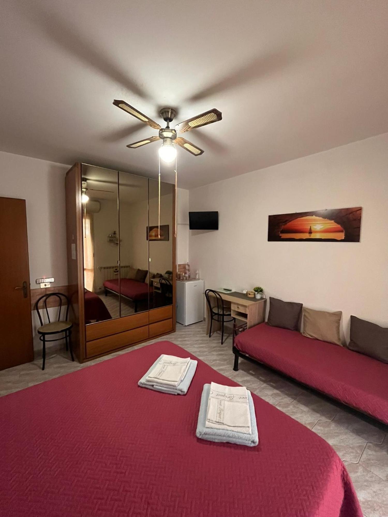 B&B Il Girasole Ortonovo Bagian luar foto