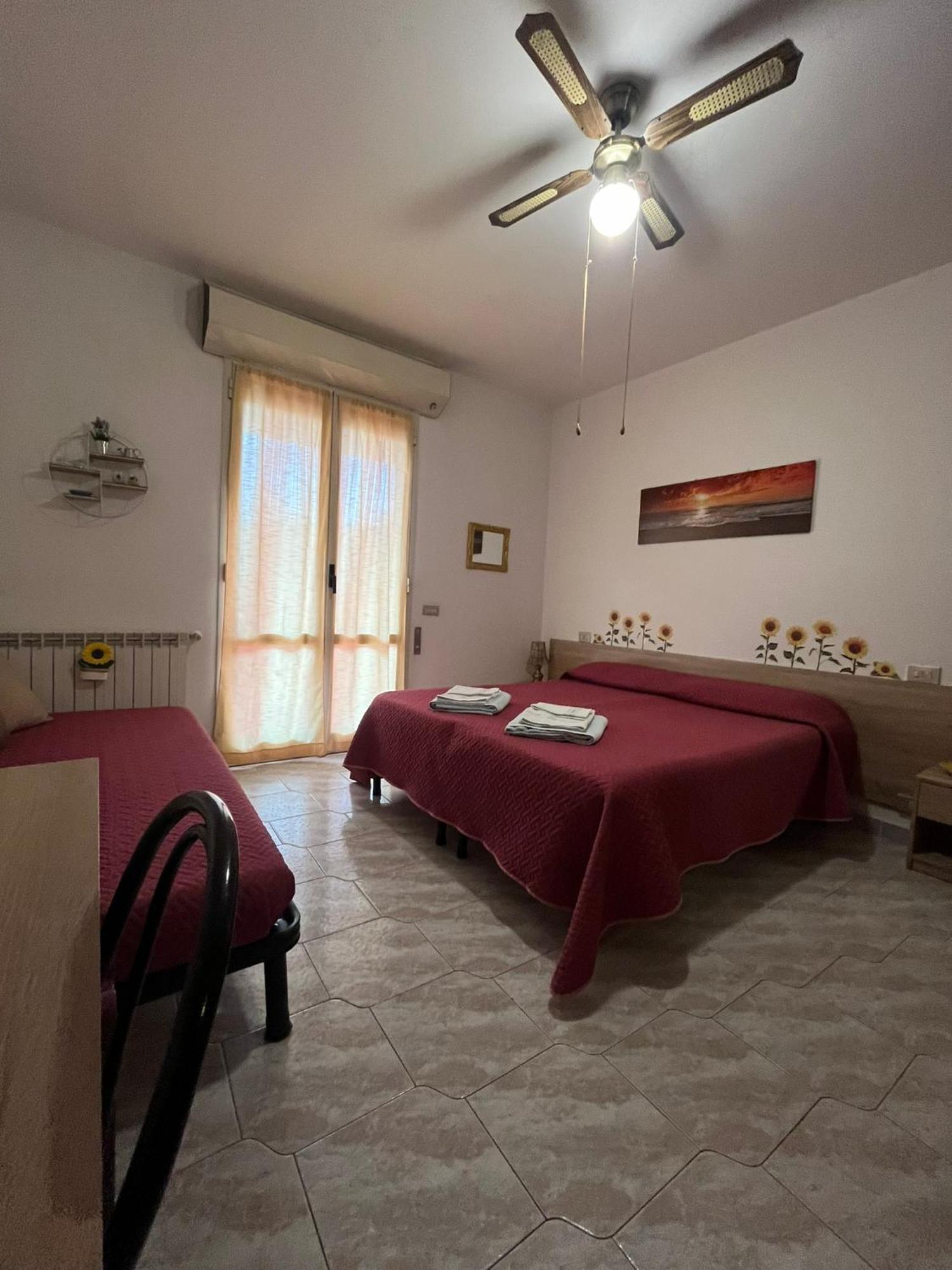 B&B Il Girasole Ortonovo Bagian luar foto