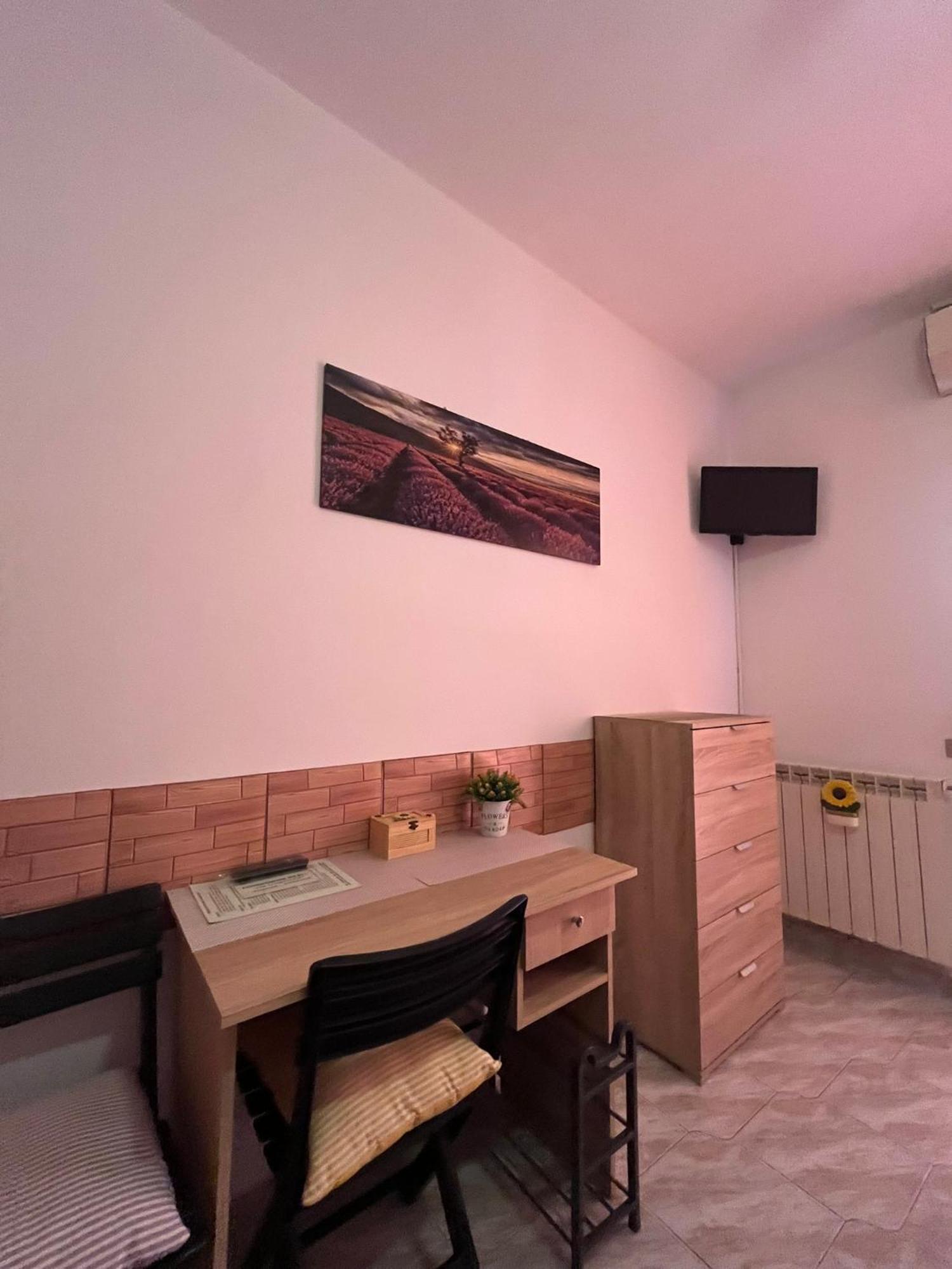 B&B Il Girasole Ortonovo Bagian luar foto