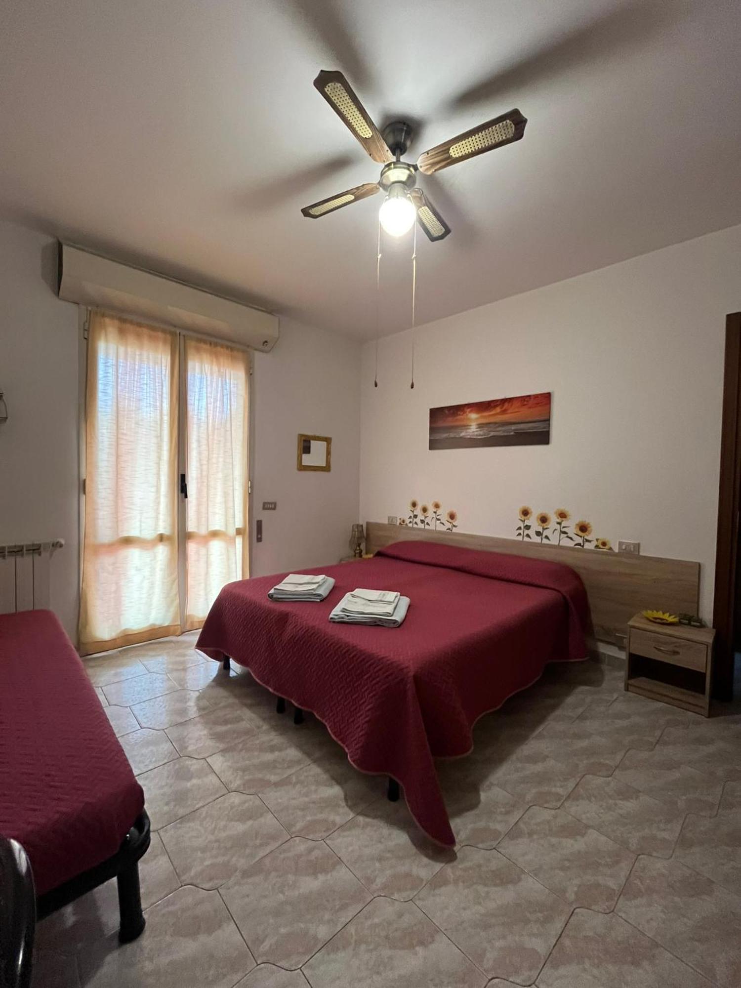 B&B Il Girasole Ortonovo Bagian luar foto