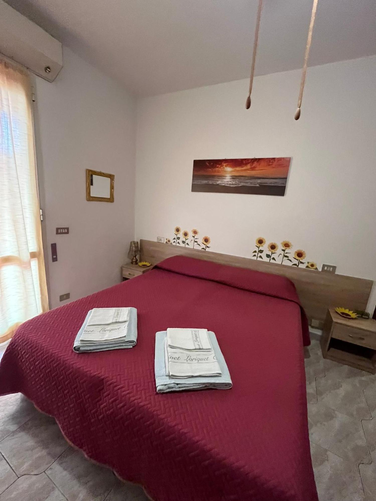 B&B Il Girasole Ortonovo Bagian luar foto