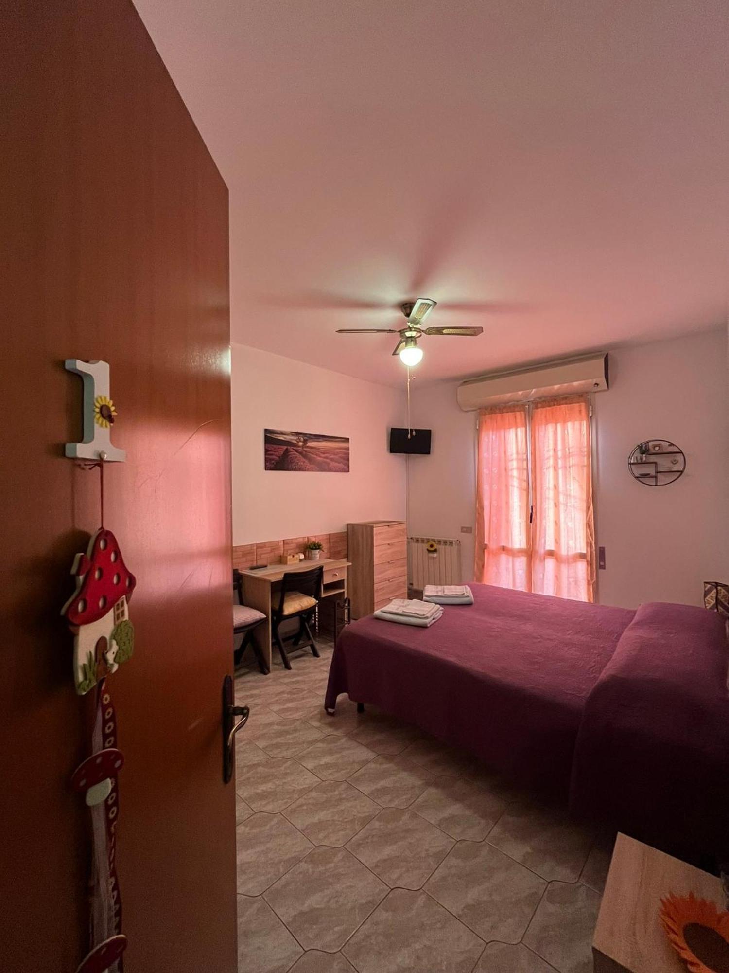 B&B Il Girasole Ortonovo Bagian luar foto