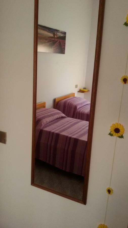 B&B Il Girasole Ortonovo Bagian luar foto